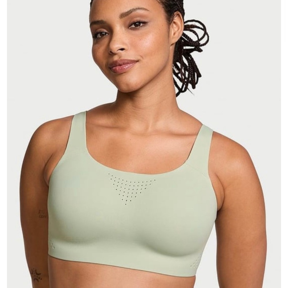 Victoria's Secret Seamless Scoop Sports Bra in Sage Green